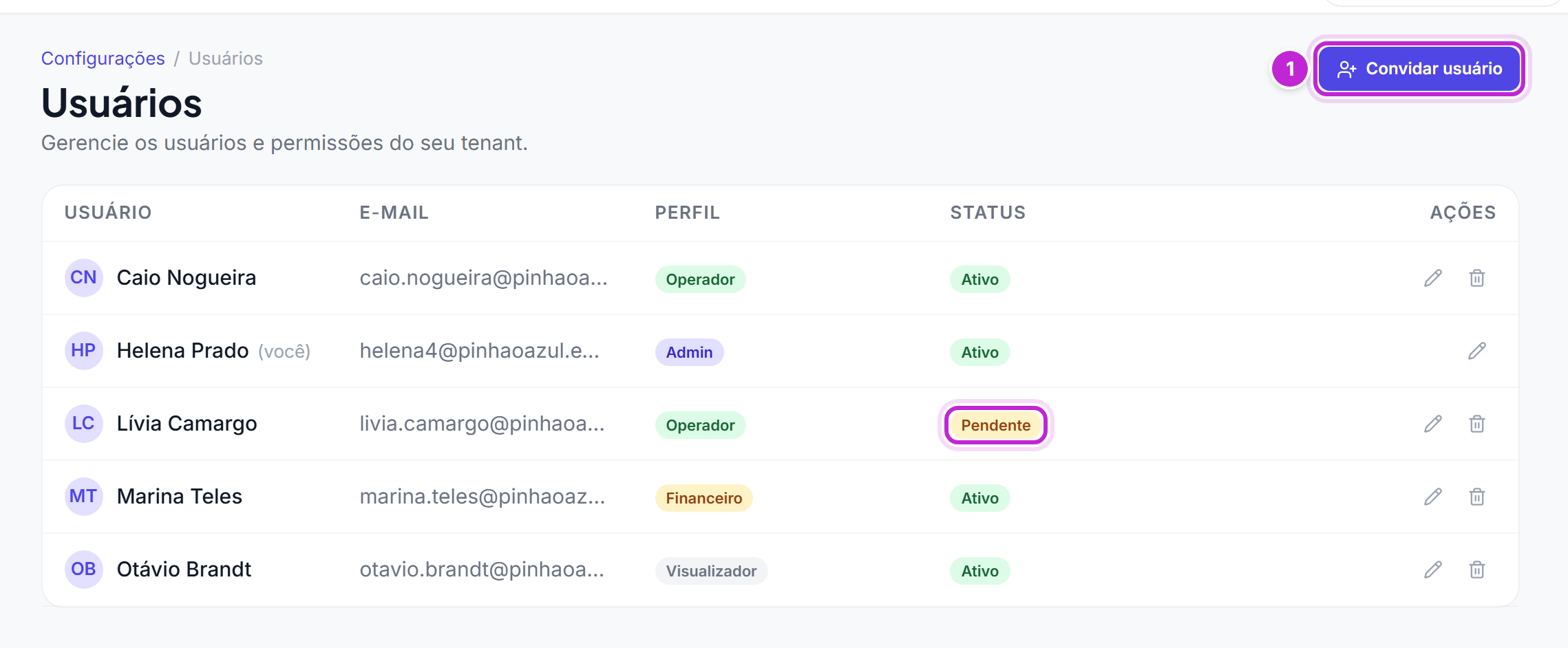 Lista de usuários da transportadora com o botão Convidar usuário e uma usuária com status Pendente